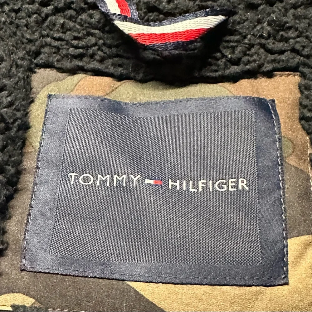 Tommy Hilfiger Men’s Sherpa Lined Softshell Hooded Camo Jacket Size M Medium